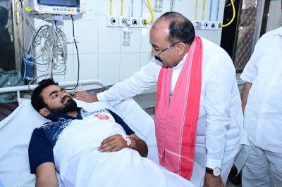 उप मुख्यमंत्री अरुण साव रेल हादसे में घायल लोगों से मिले&hellip;.