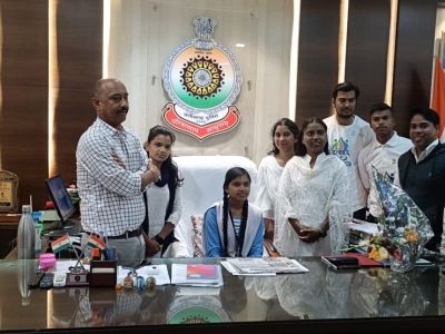 CG : कक्षा 12वीं की छात्रा ने संभाला एसपी का कार्यभार, लिए कई महत्वपूर्ण प्रशासनिक निर्णय