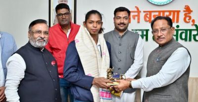 सीएम साय ने महिला कबड्डी विश्व कप की स्टार खिलाड़ी संजू देवी को दी बधाई, कहा- पेश की महिला सशक्तिकरण की नई मिसाल