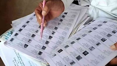 CG : SIR की वजह से माता – पिता से मिली बेटी, 13 साल बाद घर लौटी खुशियां CG : SIR की वजह से माता – पिता से मिली बेटी, 13 साल बाद घर लौटी खुशियां