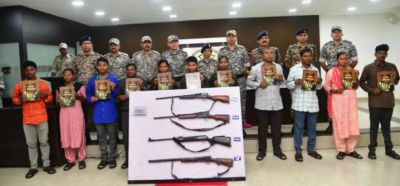 पुलिस बल को फिर मिली बड़ी कामयाबी, 11 हार्डकोर नक्सलियों ने किया आत्मसमर्पण, इतने लाख का था इनाम