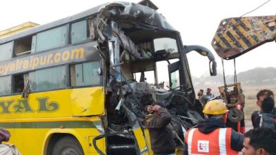 रतनपुर-कोरबा हाईवे पर खड़े ट्रेलर से भिड़ी यात्री बस, 12 घायल, 5 गंभीर रतनपुर-कोरबा हाईवे पर खड़े ट्रेलर से भिड़ी यात्री बस, 12 घायल, 5 गंभीर