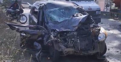 डीजल टैंकर और कार की जबरदस्त भिड़ंत, हादसे में एक की मौत 4 घायल, मचा हड़कंप