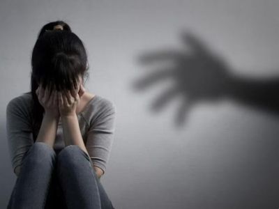 CRIME : रिश्तेदार के घर गई संबंध बनाने की जिद से परेशान पत्नी, तो बाप ने बेटी के साथ किया दुष्कर्म