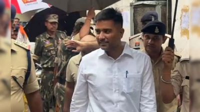 Breaking : रायपुर सेंट्रल जेल से बाहर निकले चैतन्य बघेल, समर्थकों में उत्साह