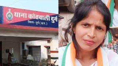 महिला ने पुलिस-कोर्ट स्टाफ के सामने खुद पर मिट्टी तेल डालकर लगाई आग, अस्पताल में इलाज के दौरान हुई मौत&hellip;..