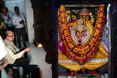 राज्यपाल रमेन डेका ने माँ महामाया का दर्शन कर छत्तीसगढ़ की सुख-समृद्धि, खुशहाली की कामना की&hellip;