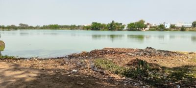शहर से लगे दो गांवों के निस्तारी तालाब में पानी संकट
