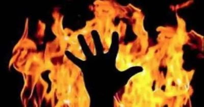 CG &ndash; दिल दहला देने वाली घटना : छोटे भाई ने मां के सामने बड़े भाई को जिंदा जलाया, फिर जो हुआ&hellip;.