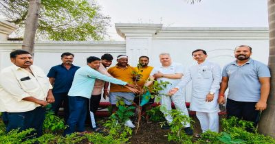 भाजपा प्रदेश कार्यालय में विश्व पर्यावरण दिवस पर हुआ पौधरोपण