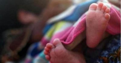 CG -जुड़वा बच्चे होने की बाद अचानक मातम में बदलीं खुशियां, परिजनों ने डॉक्टर पर लगाए ये गंभीर आरोप…. CG -जुड़वा बच्चे होने की बाद अचानक मातम में बदलीं खुशियां, परिजनों ने डॉक्टर पर लगाए ये गंभीर आरोप….