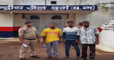 नशीली दवाओं के अवैध कारोबार पर पुलिस की बड़ी कार्रवाई, 3 तस्कर गिरफ्तार नशीली दवाओं के अवैध कारोबार पर पुलिस की बड़ी कार्रवाई, 3 तस्कर गिरफ्तार