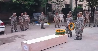 Suicide : सीआरपीएफ कैंप में आरक्षक की पेड़ पर फांसी से लटकी मिली लाश, 15 साल से थे तैनात Suicide : सीआरपीएफ कैंप में आरक्षक की पेड़ पर फांसी से लटकी मिली लाश, 15 साल से थे तैनात