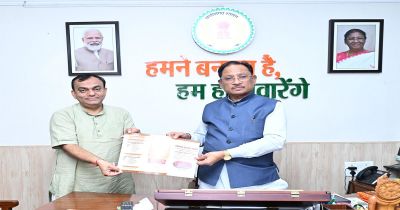 राजभाषा आयोग के अध्यक्ष&nbsp; प्रभात मिश्रा ने मुख्यमंत्री विष्णु देव साय से की भेंट