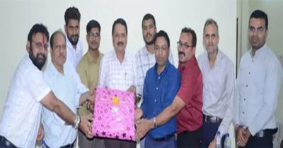 जिला जनसंपर्क कार्यालय के सहायक ग्रेड-1 अनिल सिंह को सेवानिवृत्ति पर दी गई भावभीनी विदाई