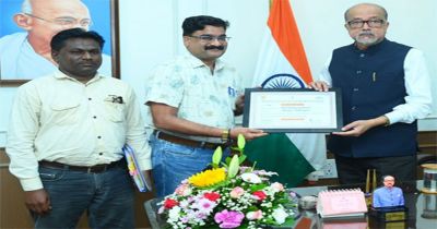 राज्यपाल से गेड़ी नर्तक अनिल गढ़ेवाल ने की भेंट