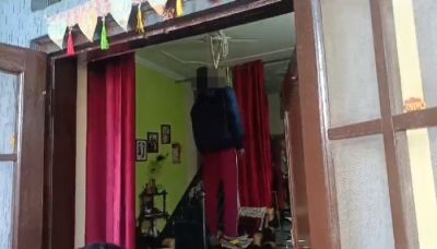 BREAKING : घर में फंदे पर लटकती मिली परिवार के 3 लोगों की लाश...मचा हड़कंप BREAKING : घर में फंदे पर लटकती मिली परिवार के 3 लोगों की लाश...मचा हड़कंप