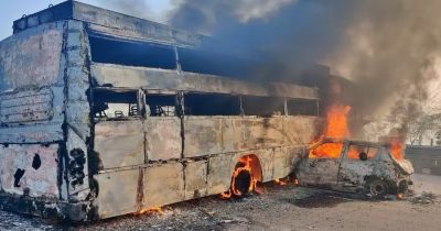 यमुना एक्सप्रेसवे पर भीषण सड़क हादसा: स्लीपर बस और कार की टक्कर के बाद लगी आग, 5 लोग जिंदा जले, CM ने जताया दुख यमुना एक्सप्रेसवे पर भीषण सड़क हादसा: स्लीपर बस और कार की टक्कर के बाद लगी आग, 5 लोग जिंदा जले, CM ने जताया दुख