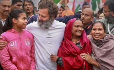 महिलाओं के खाते में सुबह-सुबह जादू से आ जायेगा 1 लाख रूपये- कांग्रेस