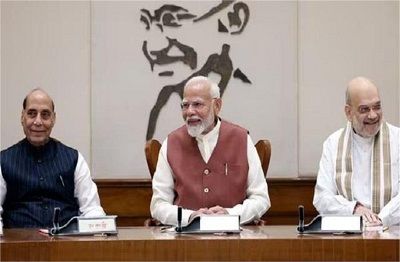मोदी सरकार का बड़ा फैसला, 25 साल नौकरी करने पर मिलेगी पूरी पेंशन, जानें कब से होगी लागू