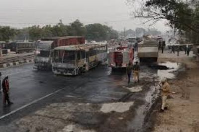  BREAKING:राजधानी हाईवे पर फटा गैस टैंकर- ज़ोरदार धमाके से जल गए 8 मौतें तो कई झुलसे