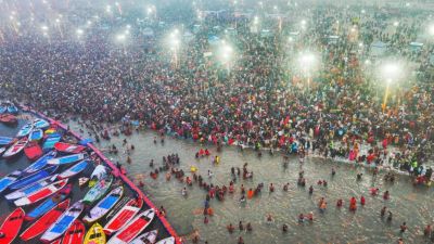 Prayagraj Mahakumbh : महाकुंभ 2025 की हुई शुरुआत, आस्था की डुबकी लगाने संगम तट पर उमड़ा श्रद्धालुओं का सैलाब