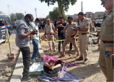 सूटकेस में मिली महिला की लाश, तोड़-मरोड़ कर पैक की गई बॉडी,कुत्ते सड़क पर घसीट रहे थे तब पहुंची पुलिस