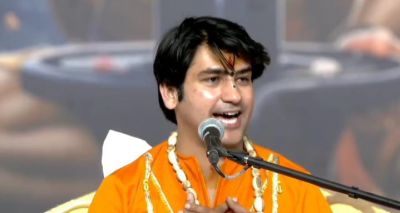 Etawah narrator controversy : भगवत कथा कहने का अधिकार सबको है, धीरेंद्र शास्त्री ने नेताओं पर साधा निशाना, देखें वीडियो