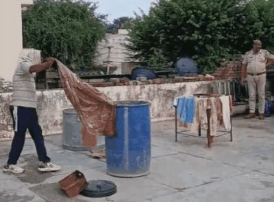 Crime News : मेरठ हत्याकांड जैसा मामला, नीले ड्रम में मिला युवक का शव, इलाके में फैली सनसनी