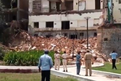 ताश के पत्तों की तरह गिरी इमारत, हादसे में तीन की मौत, मचा हड़कंप