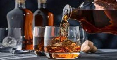 मदिरा प्रेमी अब जमकर छलकाएंगे जाम, जॉनी वॉकर समेत ये ब्रांड्स होंगे सस्ते, कम होगी स्कॉच व्हिस्की की भी कीमत