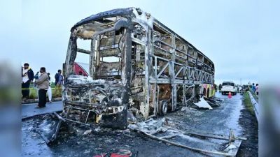 दर्दनाक हादसा &mdash; बेंगलुरु जा रही बस में लगी आग, 11 यात्रियों की मौत, कई घायल