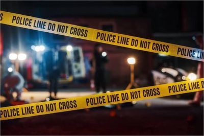 घर की सीढ़ियों पर खून से लथपथ मिली लाश, लापता महिला की हत्या कर मकान के बाहर फेंका शव; में फैली सनसनी