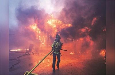 कराची में आग का कहर: 79 मौतों के बाद भी नहीं थमा खतरा, साजिश के एंगल से जांच तेज