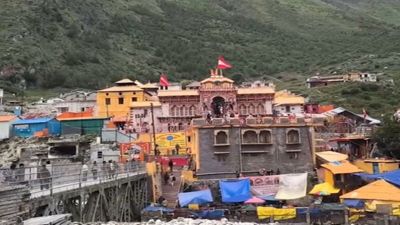 चारधाम यात्रा में आस्था का सैलाब: केदारनाथ पहुंचे 14 लाख श्रद्धालु, बद्रीनाथ में बारिश के बावजूद निर्बाध दर्शन जारी चारधाम यात्रा में आस्था का सैलाब: केदारनाथ पहुंचे 14 लाख श्रद्धालु, बद्रीनाथ में बारिश के बावजूद निर्बाध दर्शन जारी