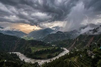 चारधाम यात्रा अपडेट: उत्तराखंड में बारिश और भूस्खलन का असर, श्रद्धालुओं की सुरक्षा के लिए यात्रा रोकी गई अस्थायी रूप से चारधाम यात्रा अपडेट: उत्तराखंड में बारिश और भूस्खलन का असर, श्रद्धालुओं की सुरक्षा के लिए यात्रा रोकी गई अस्थायी रूप से