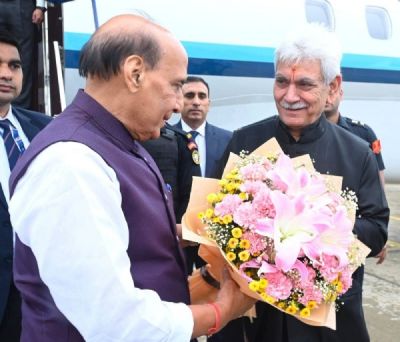 कारगिल विजय दिवस समारोह में शामिल होने श्रीनगर पहुंचे रक्षा मंत्री राजनाथ कारगिल विजय दिवस समारोह में शामिल होने श्रीनगर पहुंचे रक्षा मंत्री राजनाथ