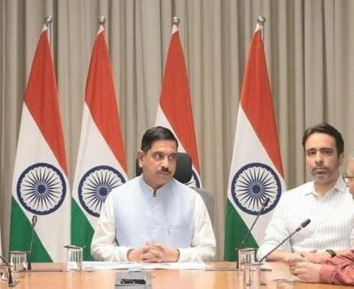 प्रह्लाद जोशी ने संभाली शिक्षा मंत्रालय की कमान: कार्यभार ग्रहण करते ही अधिकारियों के साथ की समीक्षा बैठक प्रह्लाद जोशी ने संभाली शिक्षा मंत्रालय की कमान: कार्यभार ग्रहण करते ही अधिकारियों के साथ की समीक्षा बैठक