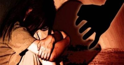 घर पर भी सुरक्षित नहीं बेटियां… घर घुसकर बंदूक की नोक पर नाबालिग से दुष्कर्म, दी जान से मारने की धमकी घर पर भी सुरक्षित नहीं बेटियां… घर घुसकर बंदूक की नोक पर नाबालिग से दुष्कर्म, दी जान से मारने की धमकी