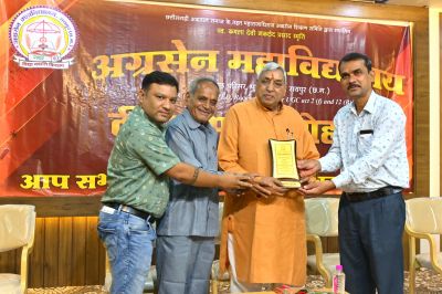 अग्रसेन महाविद्यालय पुरानी बस्ती में नवपप्रवेशित छात्र छात्राओं का दीक्षारंभ कार्यक्रम हुआ संपन्न 