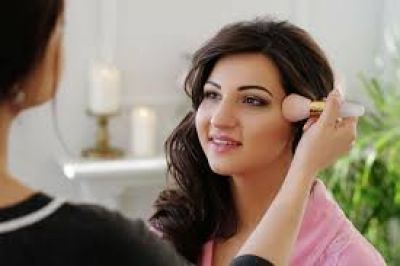 सेहत और पर्यावरण दोनों को नुकसान पहुंचाता है आपका Beauty Routine, जानें इसे इको-फ्रेंडली बनाने के टिप्स